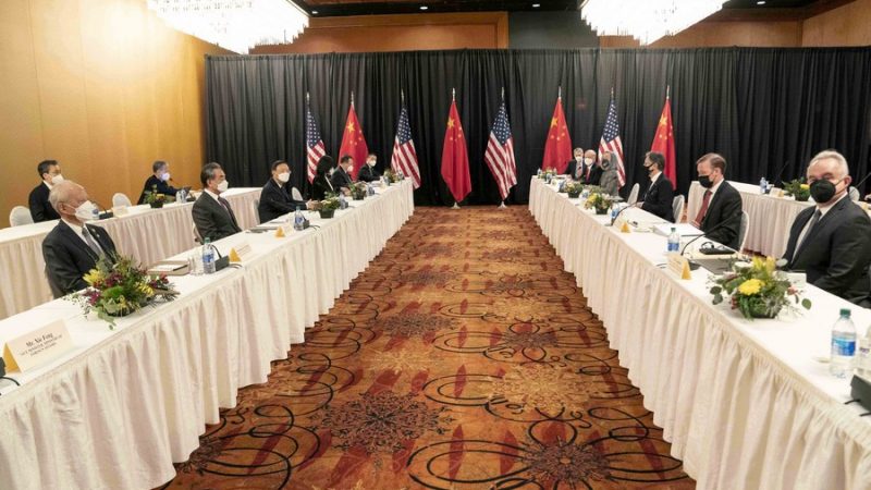 Alto funcionário chinês pede que EUA parem com interferência e evitem confrontação
