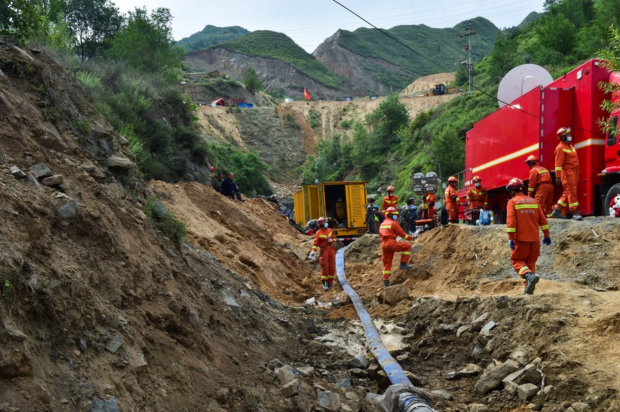 Sobe para 5 número de mortos em acidente de mina de ferro em Shanxi, China