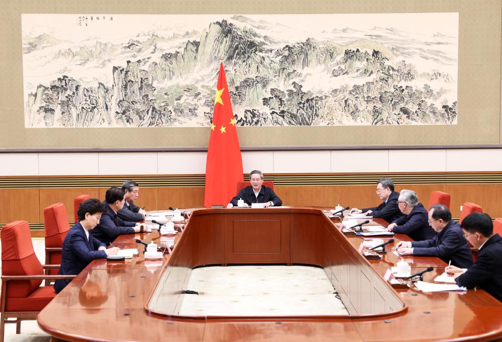 Primeiro-ministro chinês destaca melhoria do ambiente de negócios e reforço da vitalidade do mercado