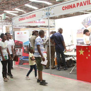 China se compromete a apoiar o desenvolvimento do Zimbábue impulsionado pela inovação