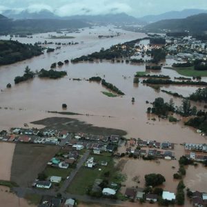 Sobe para 10 número de mortos por enchentes no estado brasileiro do Rio Grande do Sul
