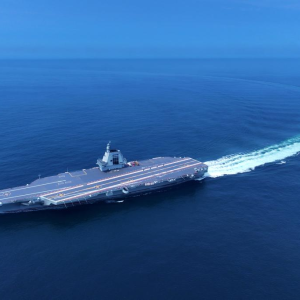 Porta-aviões Fujian da China conclui testes iniciais no mar