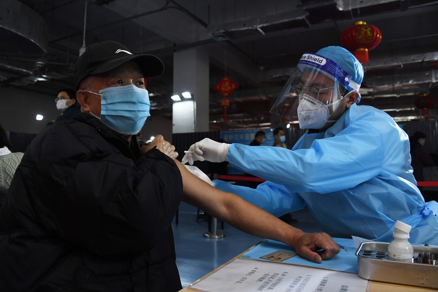 China já aplicou cerca de 75 milhões de doses de vacina contra COVID-19