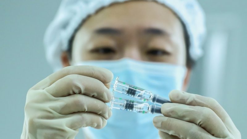 China aprova mais uma vacina contra COVID-19 para uso emergencial
