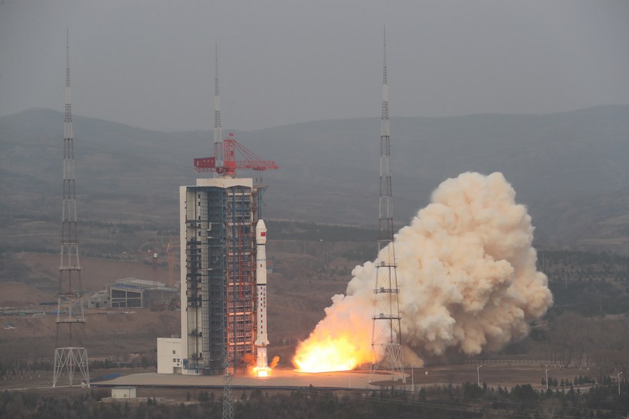 China lança novo satélite para pesquisa de ambiente espacial