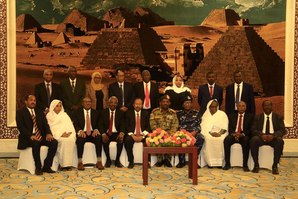 Primeiro-ministro e funcionários sudaneses são presos por forças militares, segundo ministério