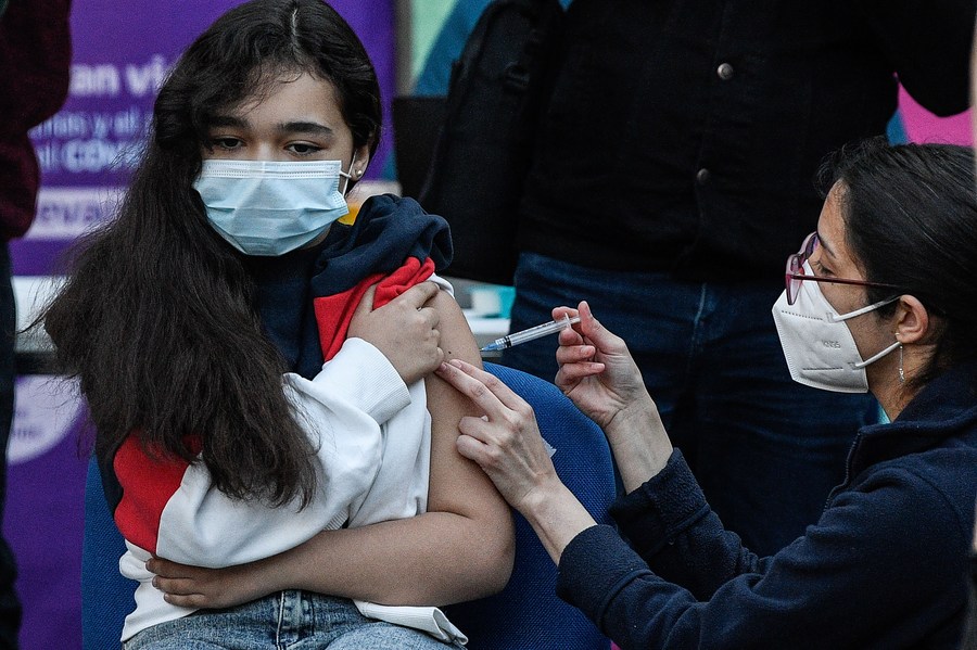 Vacinas chinesas ajudam países emergentes a alcançar taxas impressionantes de vacinação, diz relatório