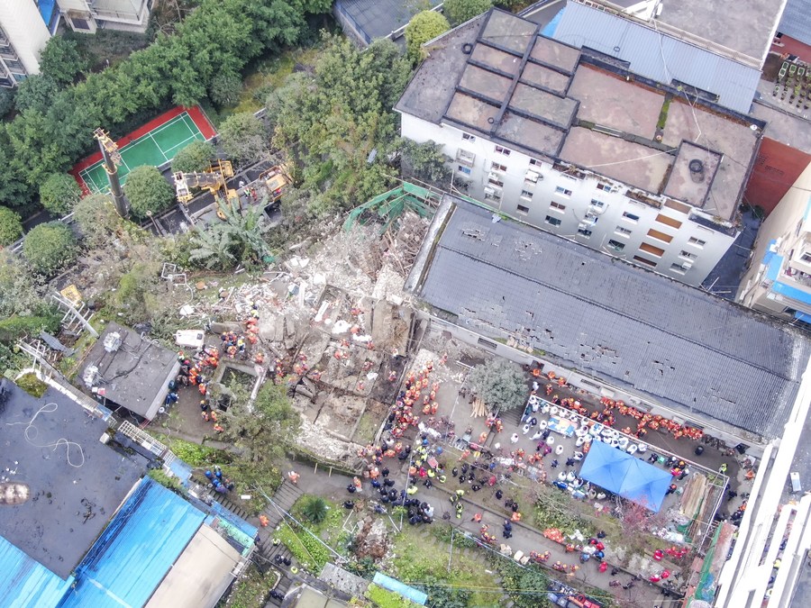 Prédio desaba depois de explosão de refeitório em Chongqing,16 morrem