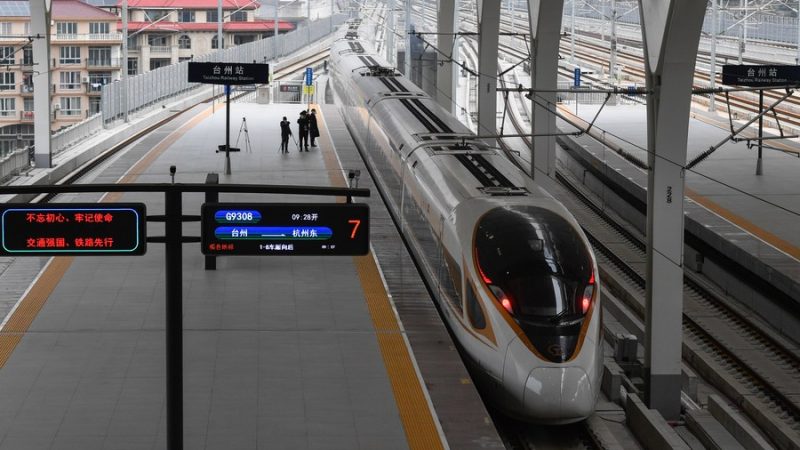 Primeira ferrovia de alta velocidade de parceria público-privada da China entra em operação