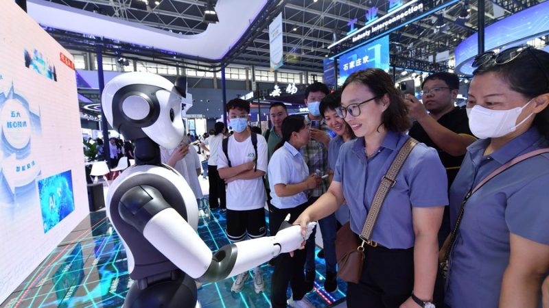 China pretende criar sistema de inovação para robôs humanoides até 2025