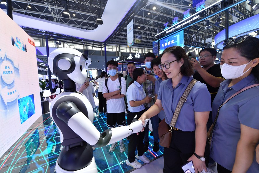 China pretende criar sistema de inovação para robôs humanoides até 2025