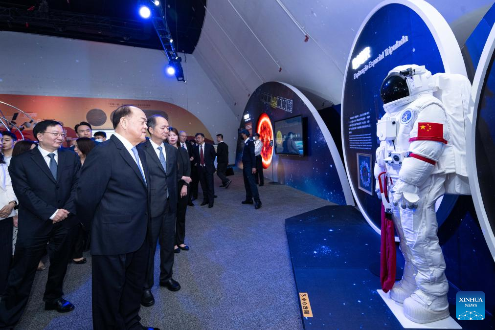 Conquistas da China em espaço e navegação são exibidas em Macau