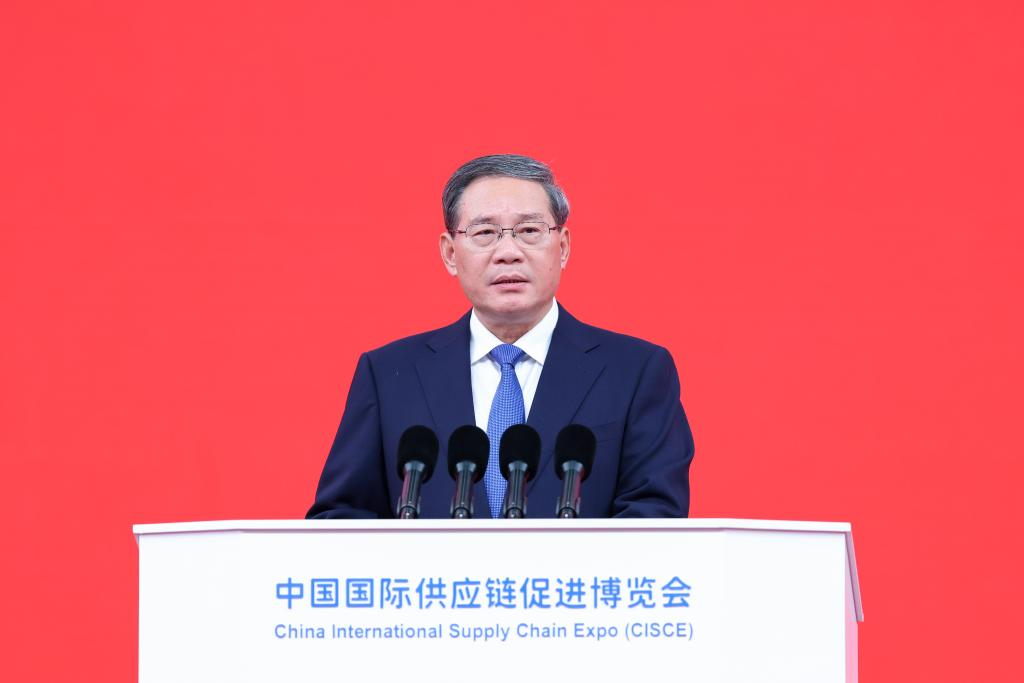 Premiê chinês pede aprofundamento de cooperação internacional em cadeias industriais e de suprimentos