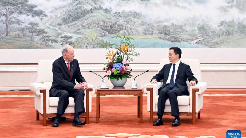 Vice-presidente chinês reúne-se com ex-premiê canadense