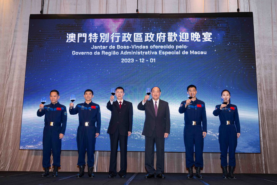 Delegação espacial tripulada da China interage com jovens em Macau
