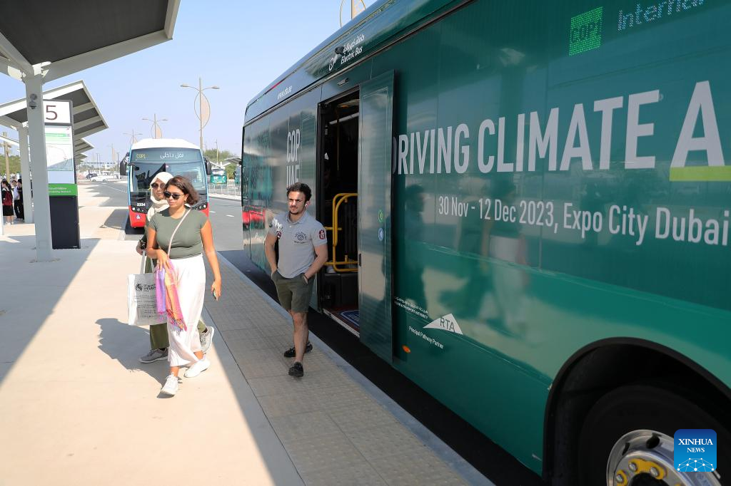 Ônibus elétricos chineses “impulsionam” ação climática na COP28