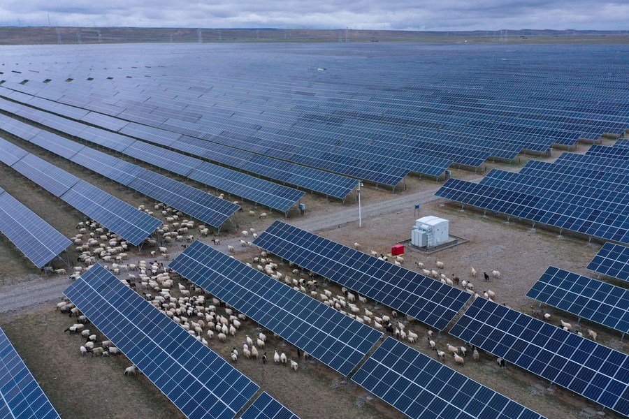 Projeto fotovoltaico de 900 MW entra em operação no Planalto Qinghai-Tibet