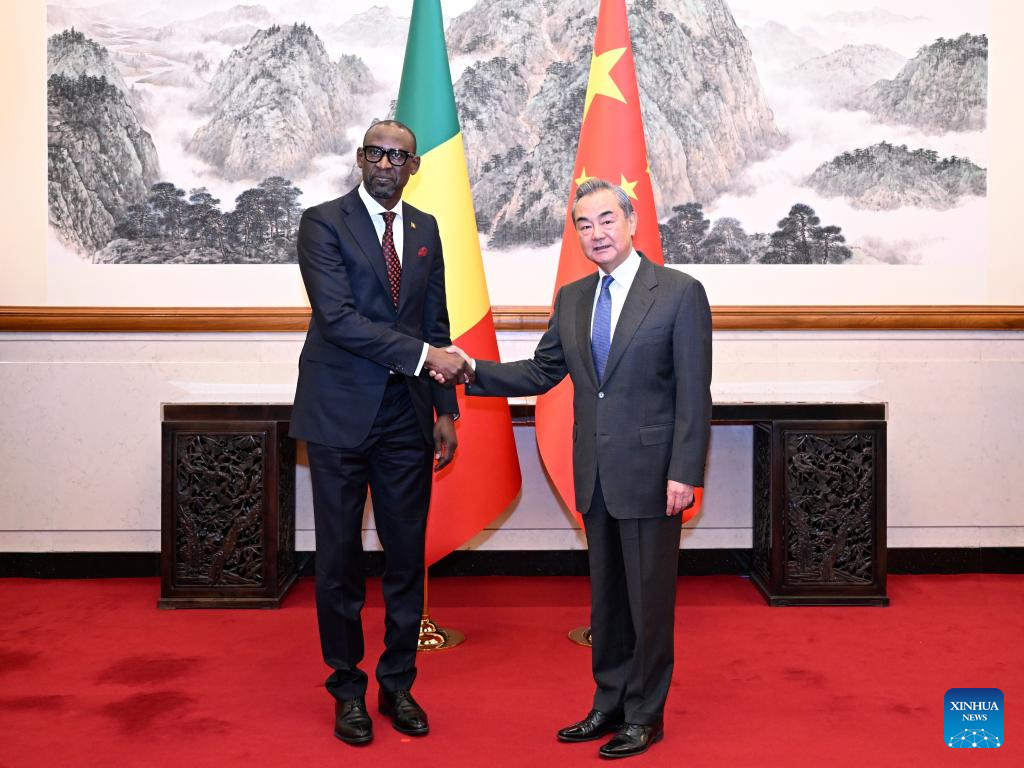 Chanceler chinês promete maior cooperação educacional e agrícola com Mali