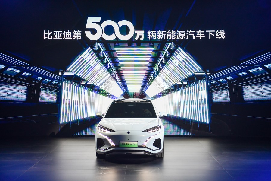 Montadora chinesa BYD torna-se maior vendedora de veículos elétricos puros do mundo no 4º trimestre de 2023