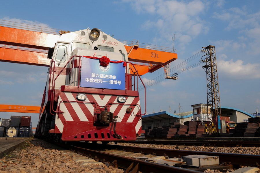 Shanghai lança primeiro trem de carga China-Europa de 2024