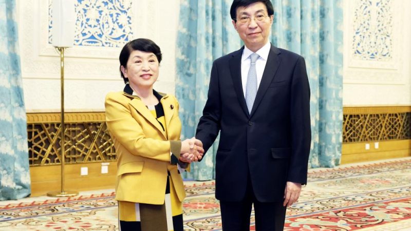Principal conselheiro político da China se reúne com delegação do Partido Social-Democrata do Japão