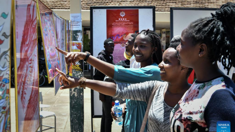 Universidade queniana realiza exposição de dragões chineses para promover laços interculturais