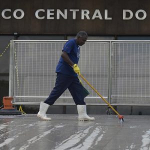 Previsão de crescimento econômico do Brasil em 2024 sobe para 2,09%