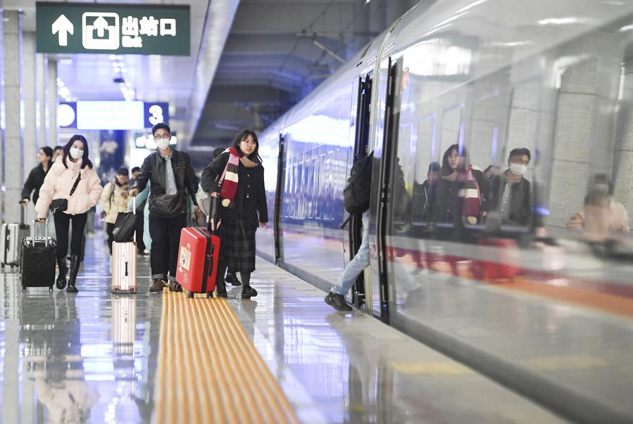 Viagens ferroviárias de passageiros da China aumentam 36,2% no período janeiro-fevereiro
