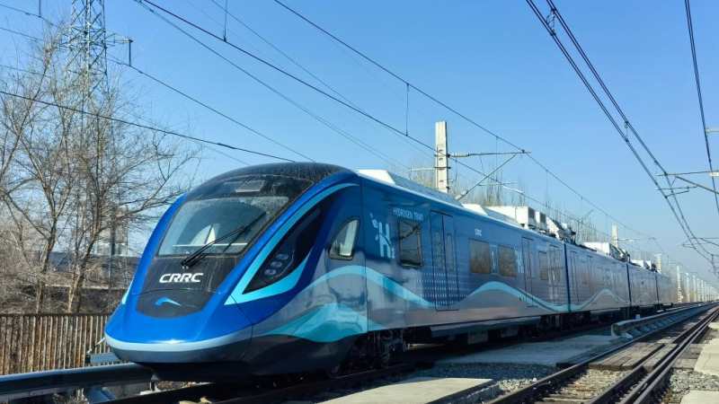 Primeiro trem urbano movido a hidrogênio da China conclui teste