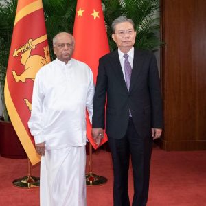 Chefe do Legislativo chinês reúne-se com primeiro-ministro do Sri Lanka
