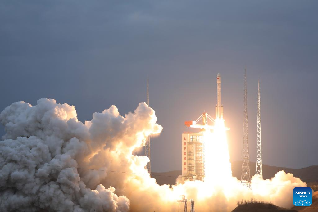 China lança novo satélite para monitorar ambientes atmosférico e espacial