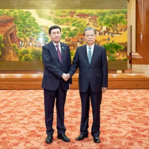 Mais alto legislador da China conversa com presidente da Câmara Baixa do Parlamento cazaque