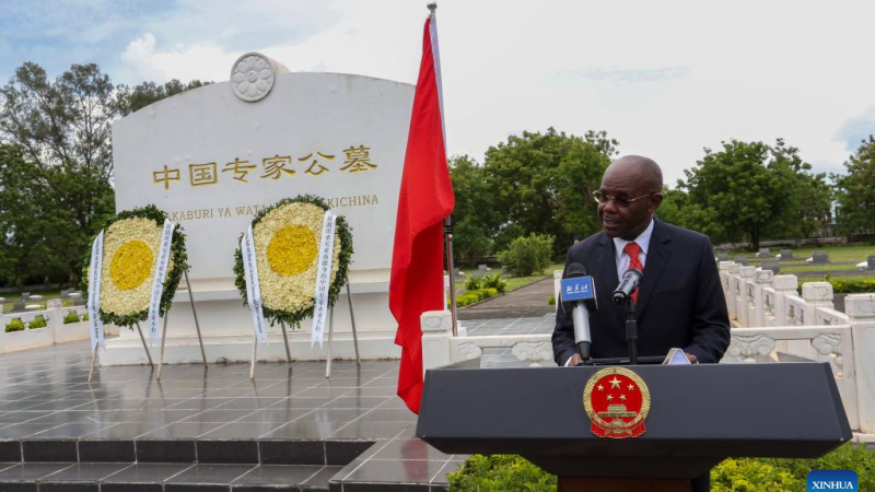 China e Tanzânia homenageiam especialistas chineses falecidos que ajudaram o país africano