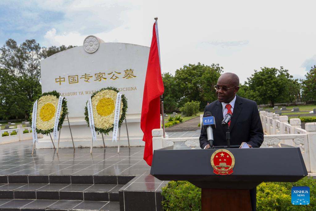 China e Tanzânia homenageiam especialistas chineses falecidos que ajudaram o país africano