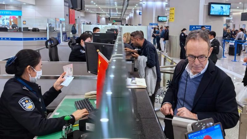 Aeroporto Pudong de Shanghai registra aumento no número de passageiros estrangeiros de entrada e saída no primeiro trimestre