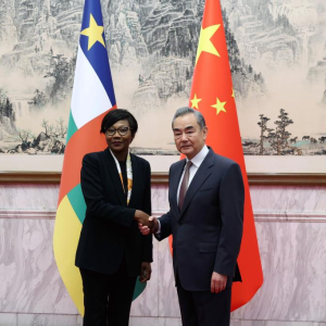Chanceler chinês conversa com homólogo centro-africano