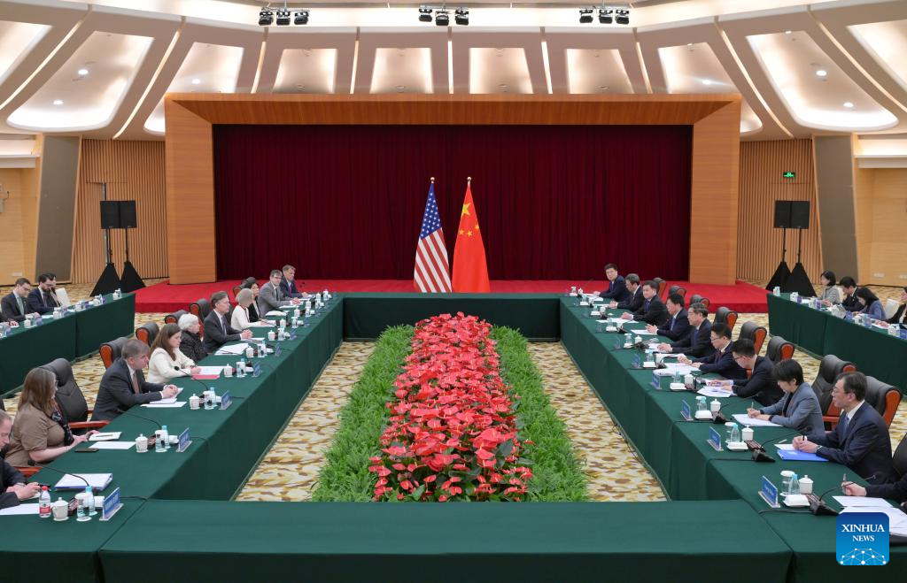 Vice-premiê chinês conversa com secretário do Tesouro dos EUA