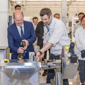 Chanceler alemão saúda cooperação tecnológica em hidrogênio entre Alemanha e China