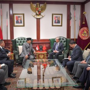 China fortalecerá cooperação com Indonésia para manter paz e estabilidade regionais duramente conquistadas, diz Wang Yi