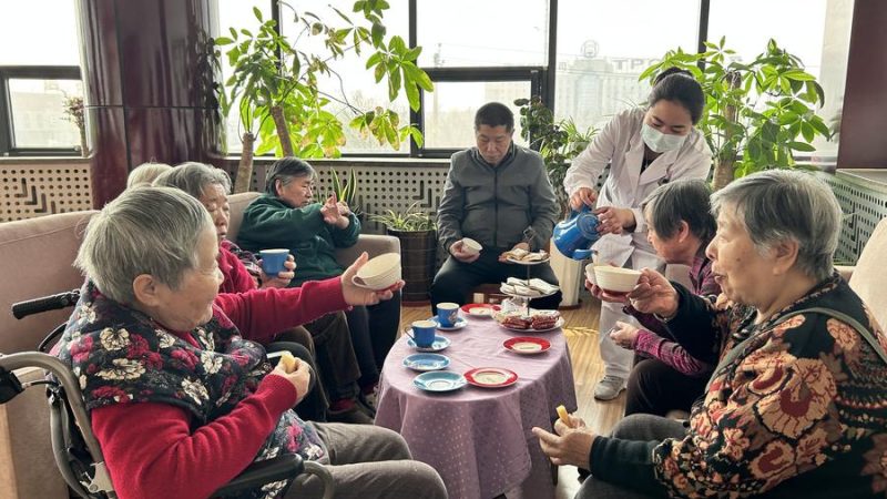 China reforça regulamentação de pré-pagamentos de serviços de cuidado a idosos