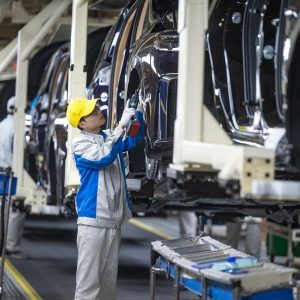 Indústria chinesa de fabricação de automóveis registra crescimento constante no primeiro trimestre