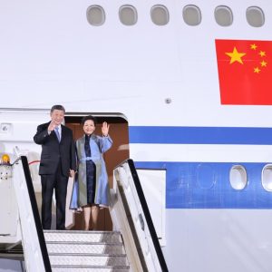 Xi chega a Belgrado para visita de Estado à Sérvia